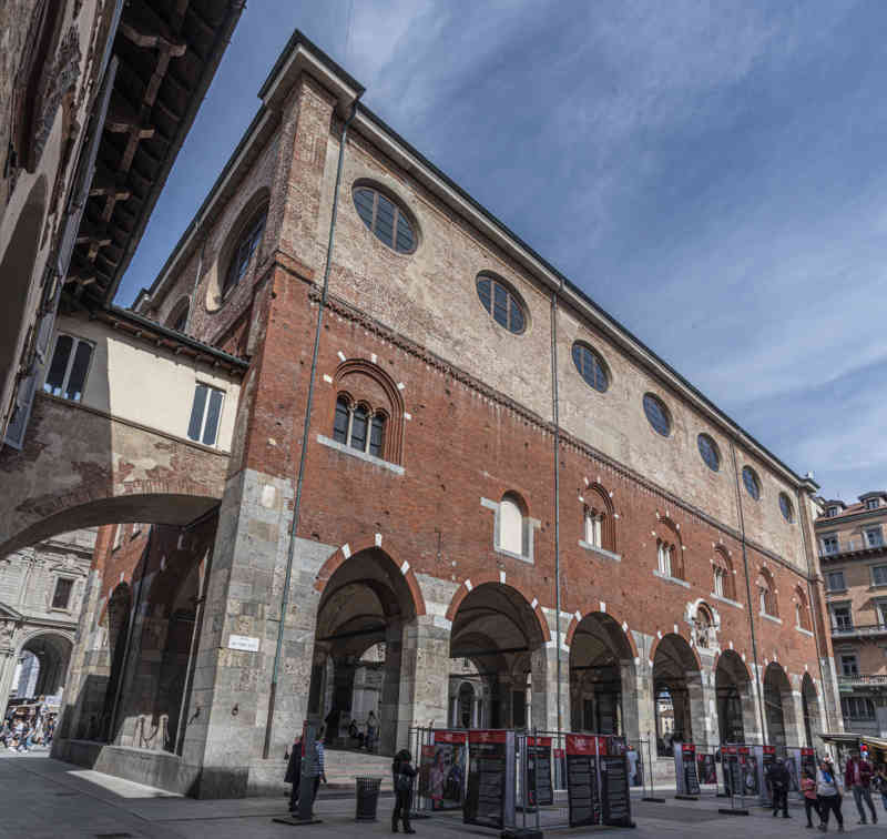 Italia - MIlán 087 - plaza Mercanti - palacio de la Razón.jpg